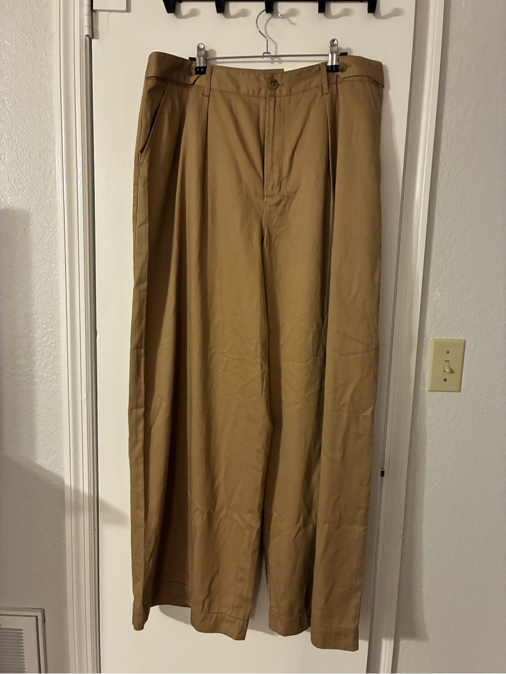 a.n.a. Women’s Classic Pleated Wide-leg Trousers - Tan